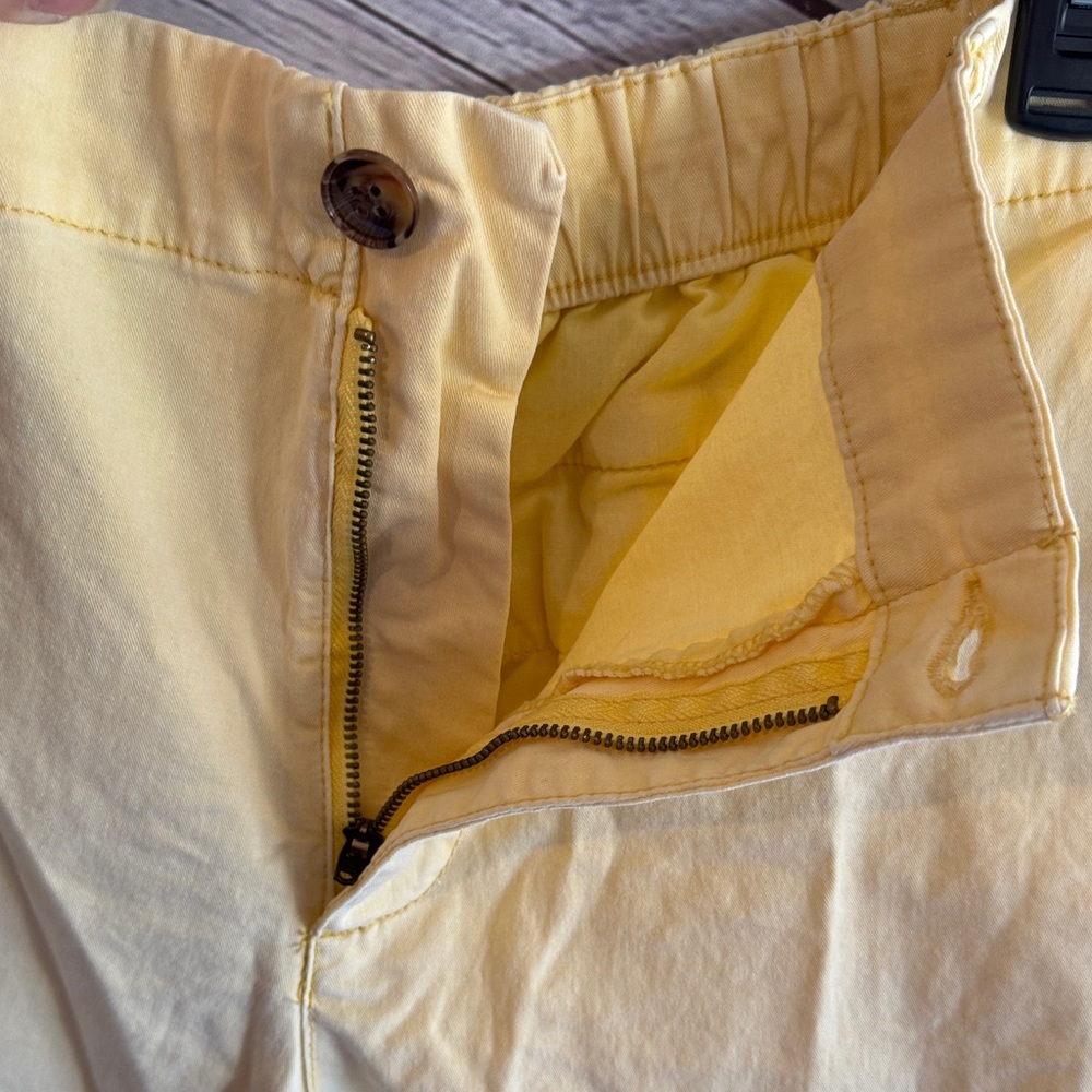 Women’s Old Navy OG Chino Yellow Wash Casual Shorts - Picture 5 of 9